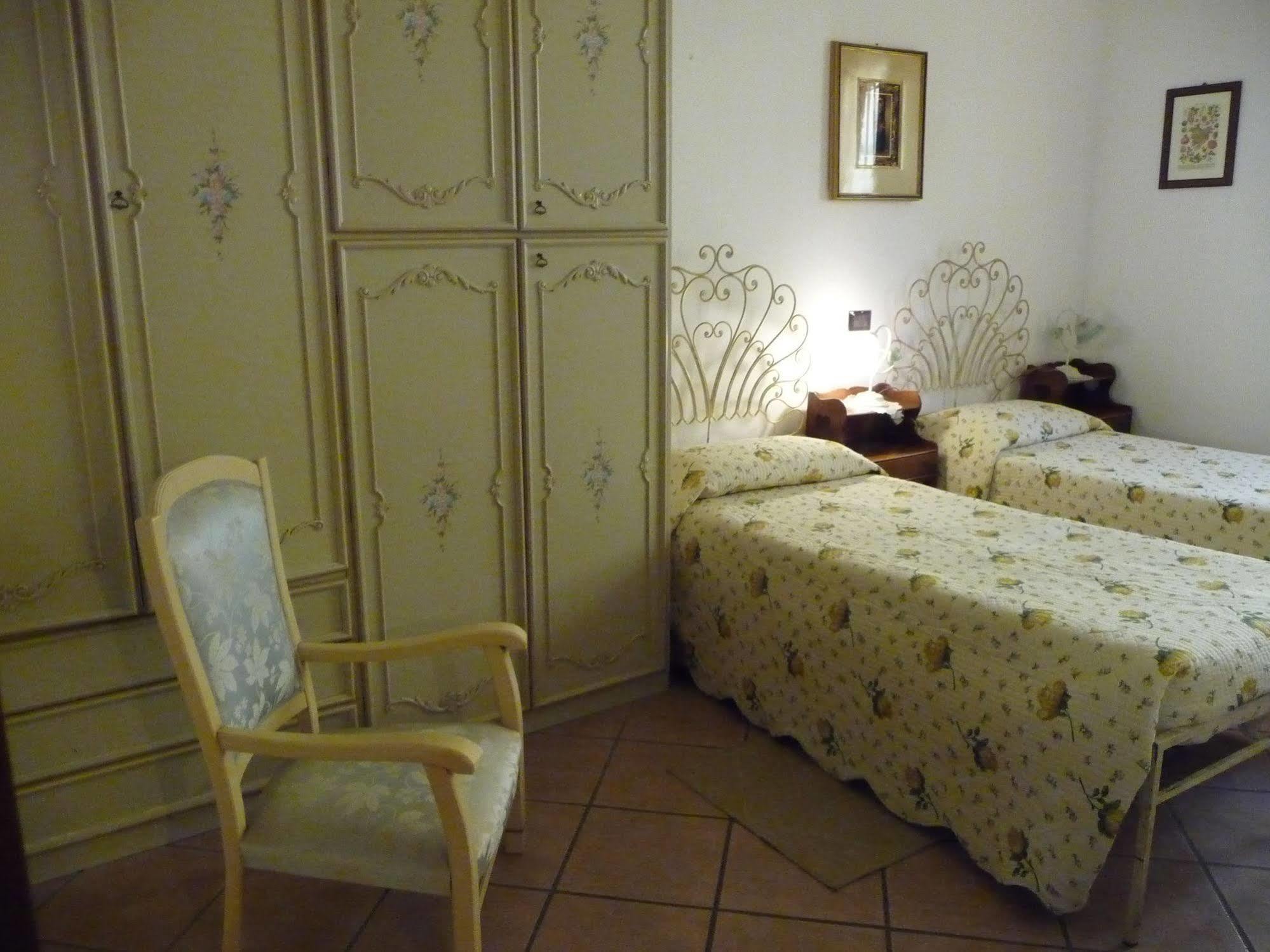 Al Parco Bed & Breakfast Curtatone Bagian luar foto