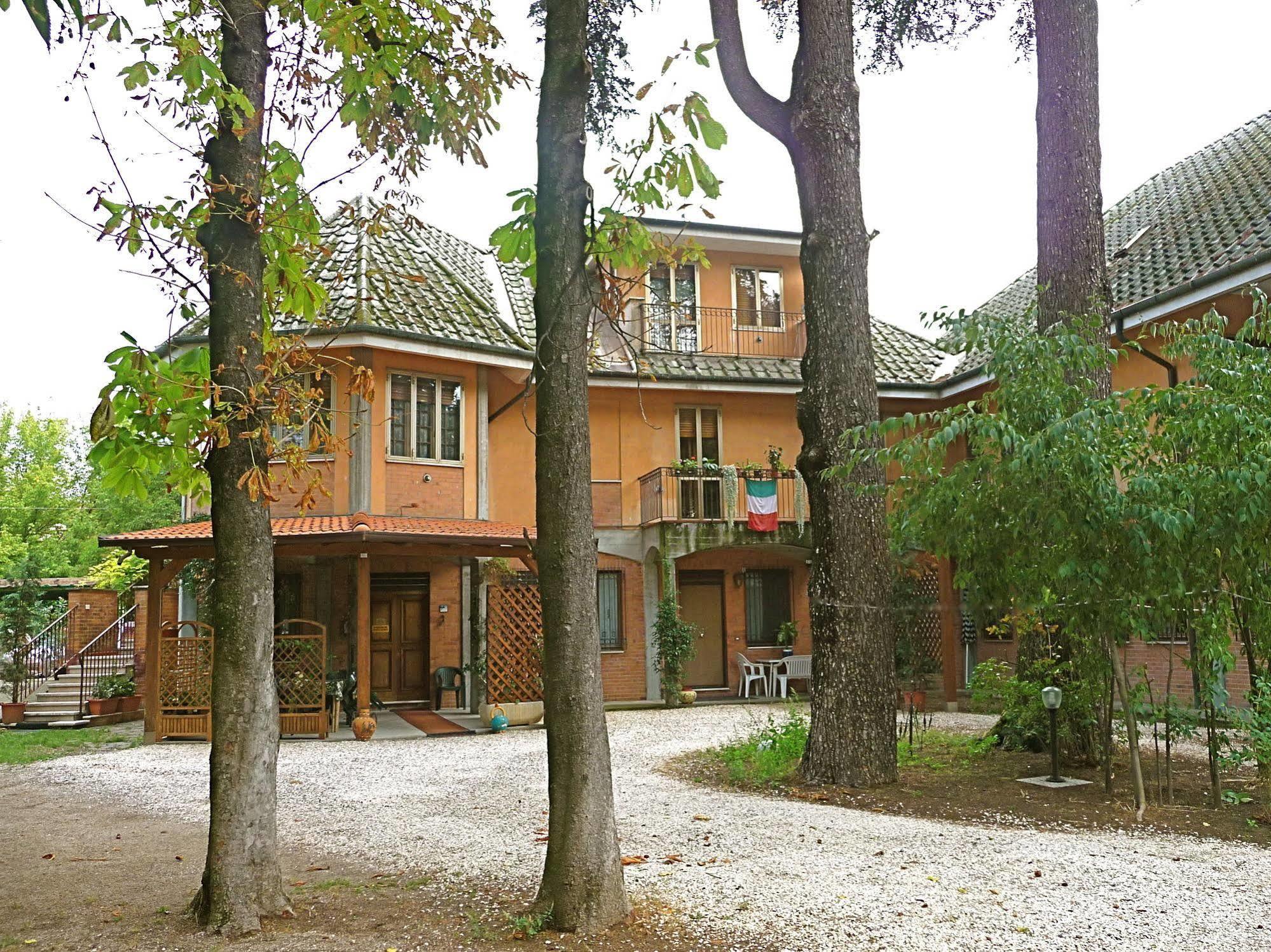Al Parco Bed & Breakfast Curtatone Bagian luar foto